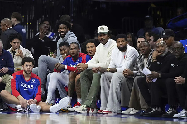​NBA休赛期动态：湖人提前续约雷迪克，76人迎恩比德复出利好​